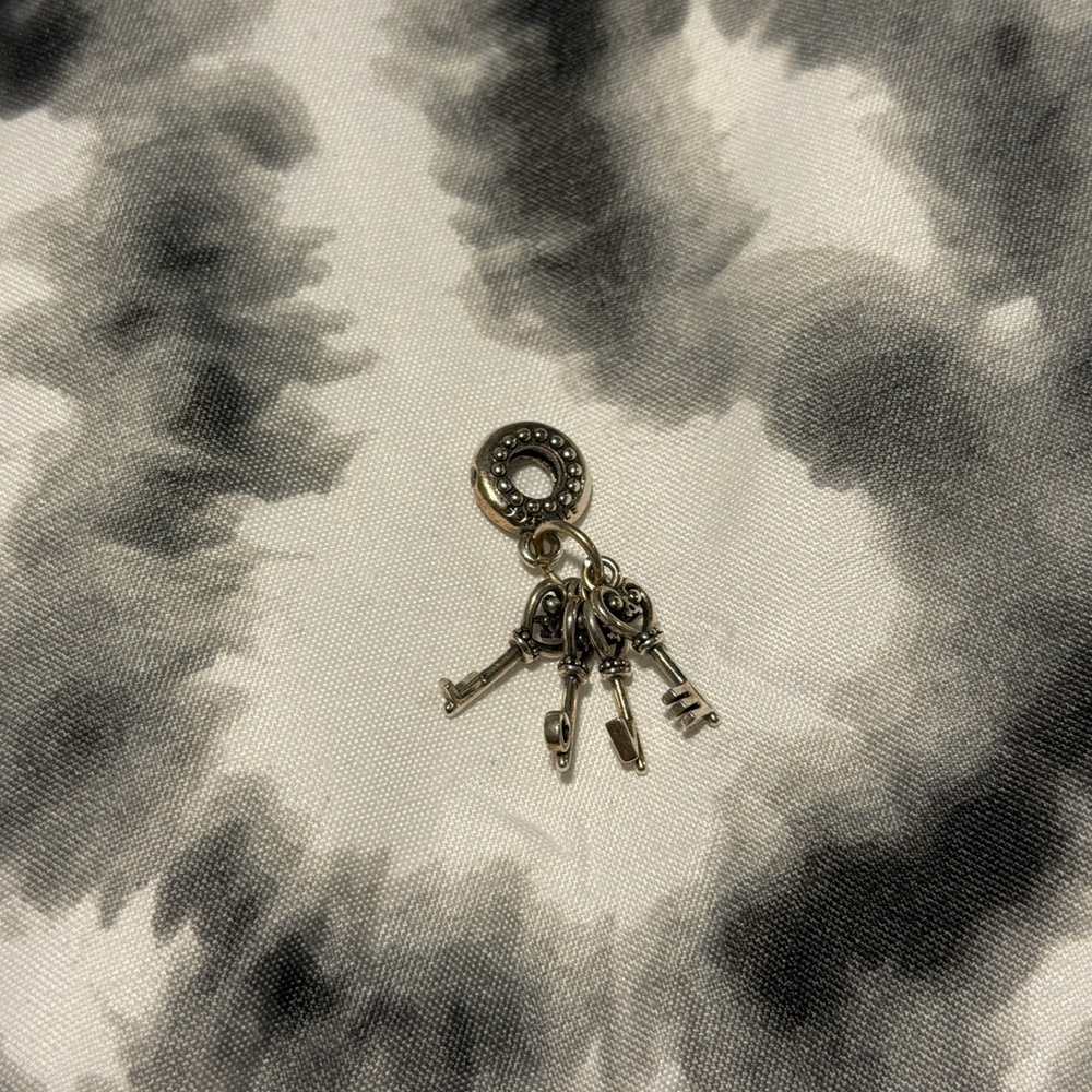 Sterling Silver 925 Silver Key Charm Pendant - Multi Key Dangle - Picture 2 of 2